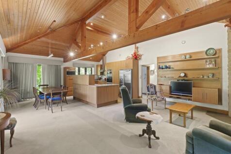 Living Area 2.jpg