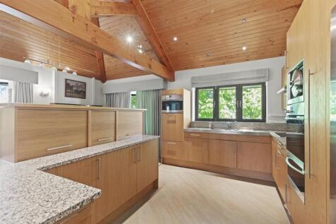 Kitchen 2.jpg