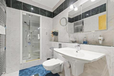 En Suite 1.jpg