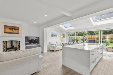 Living Area 3.jpg