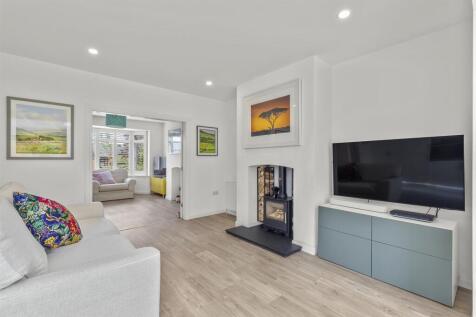 Living Area 2.jpg
