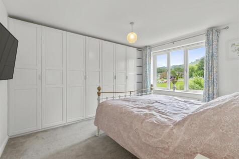 Bed 1.jpg