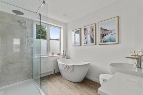 Bathroom.jpg