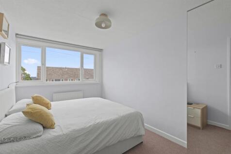 Bed 1.jpg