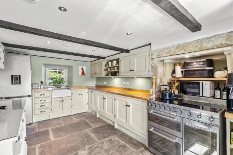 Kitchen 2.jpg