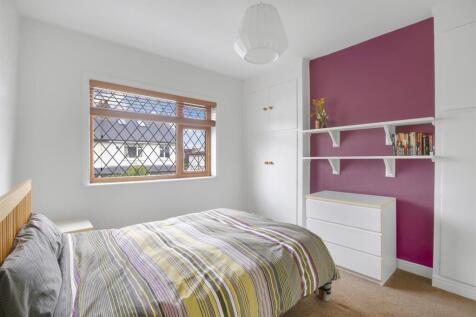 Bed 2.jpg