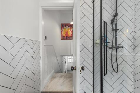 Bathroom 2.jpg