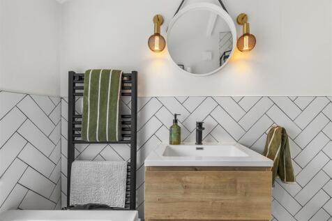 Bathroom 3.jpg