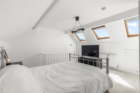 Bed 1.jpg
