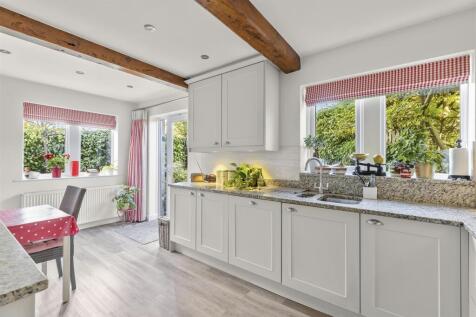 Kitchen 2.jpg