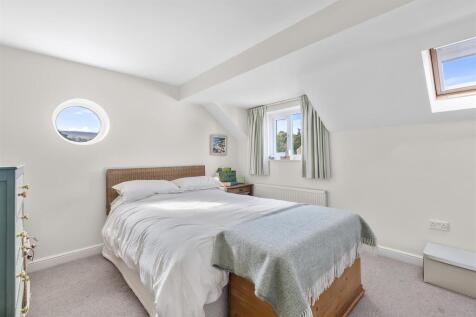 Bed 1 2.jpg
