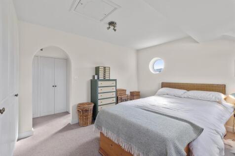 Bed 1.jpg