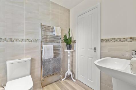 Bathroom 2.jpg