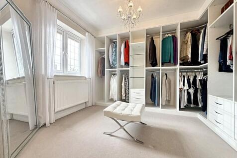 Bedroom 3 / Walk-in Wardbrobe