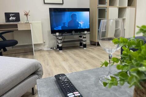 A spacious and inviting large modern living roo...