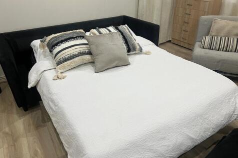 A cozy double bedroom featuring a comfortable b...
