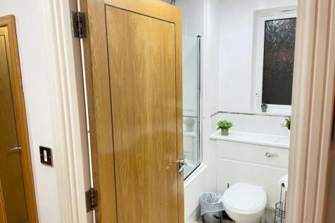 A well-maintained bathroom featuring modern fix...