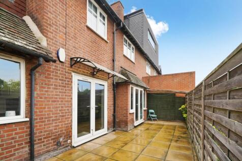 Bright and well-maintained private garden patio...