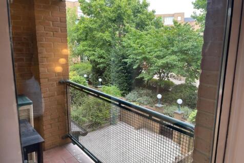 A charming view of the front of the property fe...