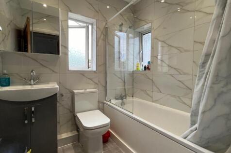 A bright and modern bathroom suite featuring a ...