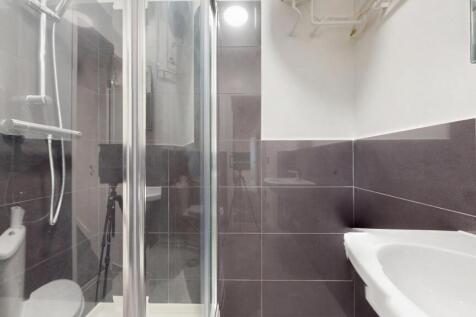 A modern and well-maintained bathroom suite fea...