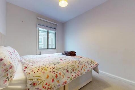 A bright and tidy double bedroom featuring a co...