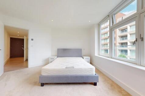 A bright and airy double bedroom featuring a mo...