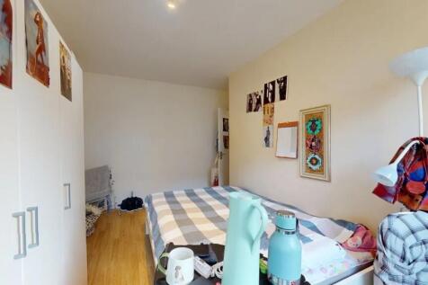 A bright and tidy double bedroom featuring a co...