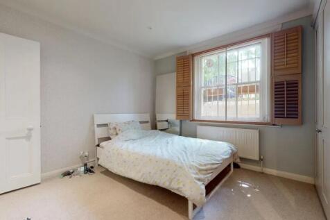 Bright and tidy double bedroom featuring a comf...