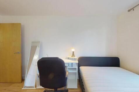 A neat and simple single bedroom featuring a co...