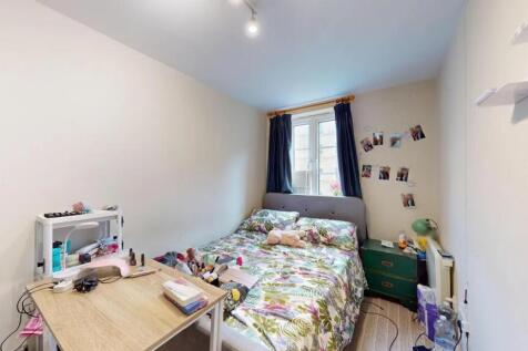 A cozy double bedroom featuring a comfortable b...
