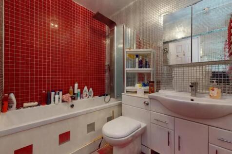A modern bathroom suite featuring a white batht...