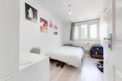 Bright and tidy single bedroom featuring a clea...
