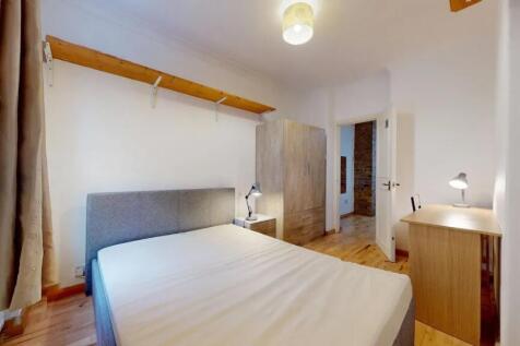 A bright and tidy double bedroom featuring a co...
