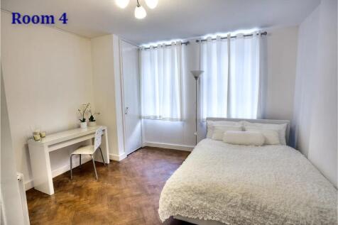 A bright and inviting double bedroom featuring ...