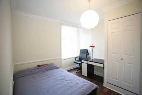 Bright and tidy double bedroom featuring a comf...