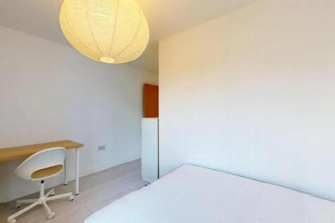 A bright and tidy single bedroom featuring a si...