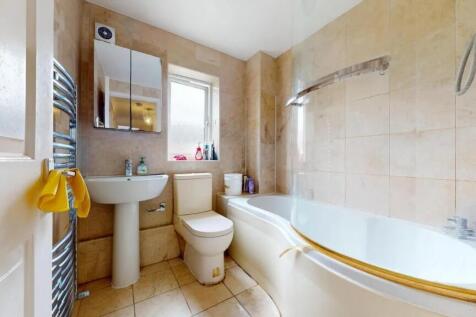 Bright and well-maintained bathroom suite featu...