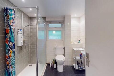 Bright and modern bathroom suite featuring a wa...
