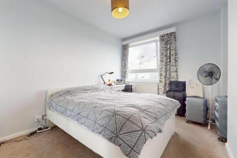 Bright and neat double bedroom featuring a comf...