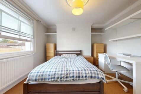 A bright and tidy double bedroom featuring a co...