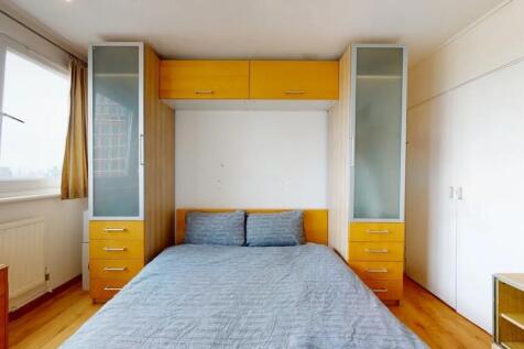 Bright and tidy double bedroom featuring a comf...