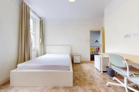 Bright and tidy single bedroom featuring a comf...