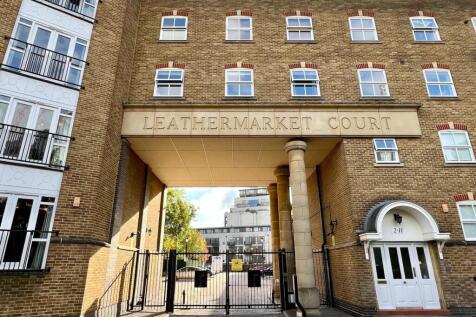 A bright and well-maintained entrance to Leathe...