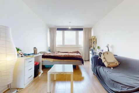 Bright and tidy single bedroom featuring a comf...