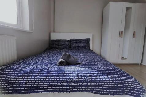 A cozy double bedroom featuring a neatly made b...