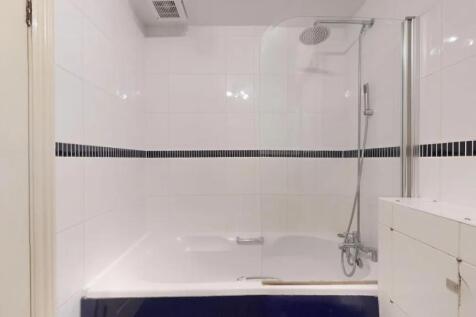 Bright and modern bathroom suite featuring a cl...