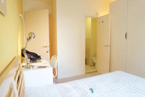 Bright and tidy double bedroom featuring a comf...
