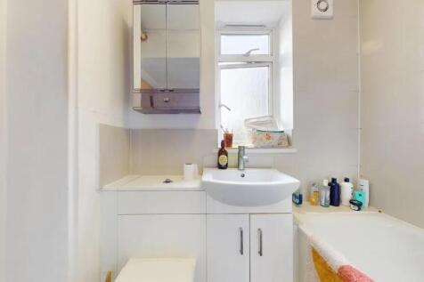 Bright and modern bathroom suite featuring a cl...