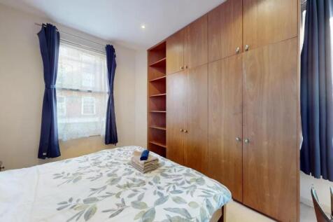 Bright and tidy double bedroom featuring large ...